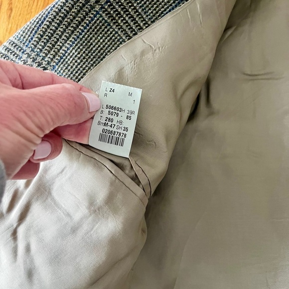 Lauren by Ralph Lauren Men's Plaid Blazer, 100
Percent Wool 39 R - Picture 14 of 15